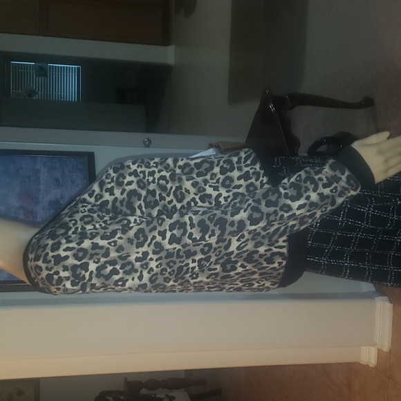 Dots m cheetah print slight crop sweater - Picture 5 of 5